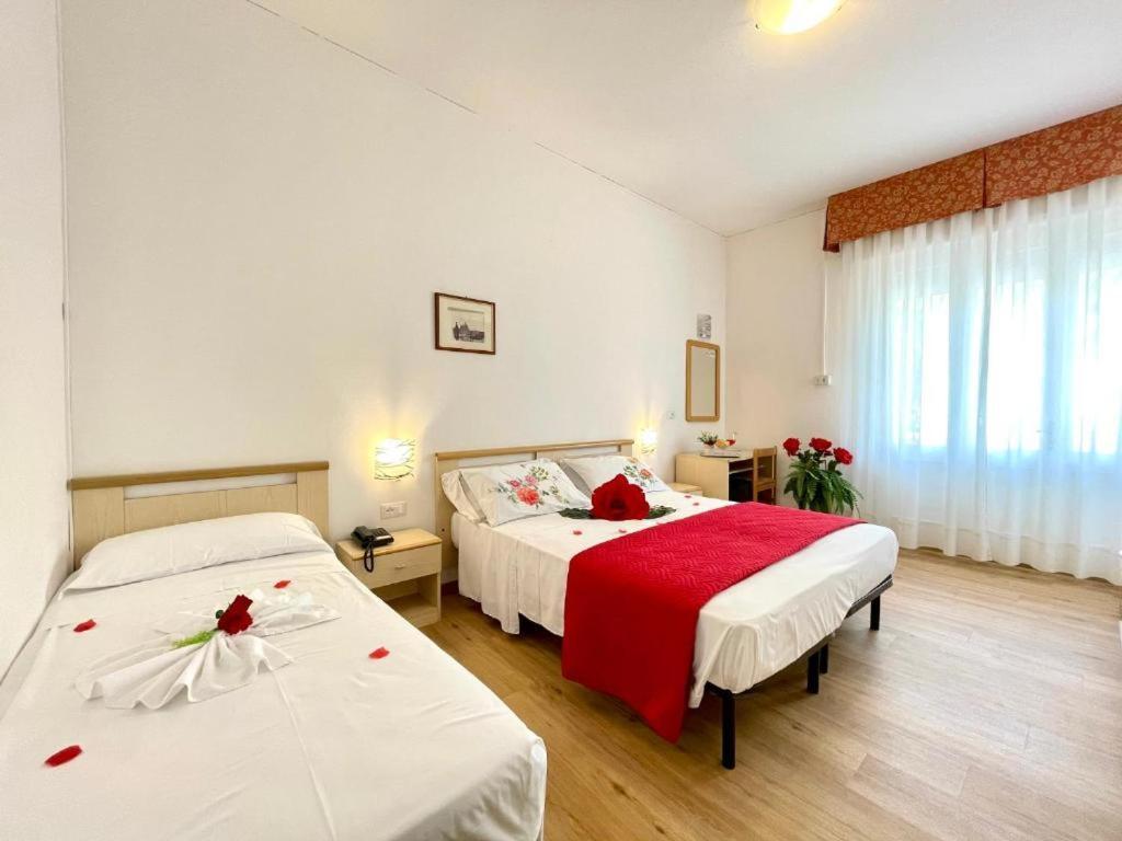 Hotel Trovatore Лидо-ди-Езоло Экстерьер фото